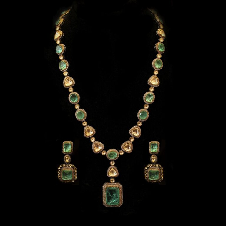 Lexury Emerald and polki jewelry set